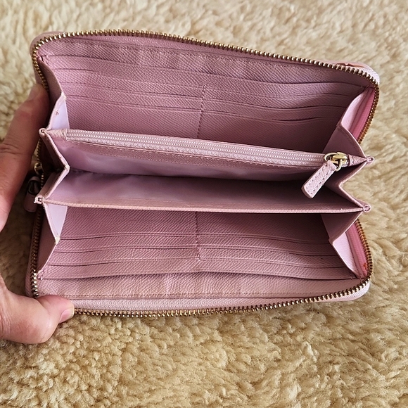 Gorgeous Coach Pale Pink Gathered Soft Leather Long Wallet 🩷 - Picture 6 of 16